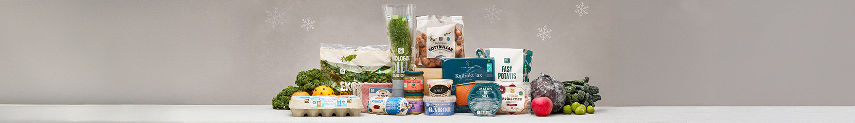 Ett urval av klassiska matvaror som brukar serveras på ett svenskt julbord.